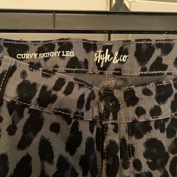 size 14 skinny leg, curvy pants. NWOT. Animal print in black/gray jeggings - Picture 8 of 9